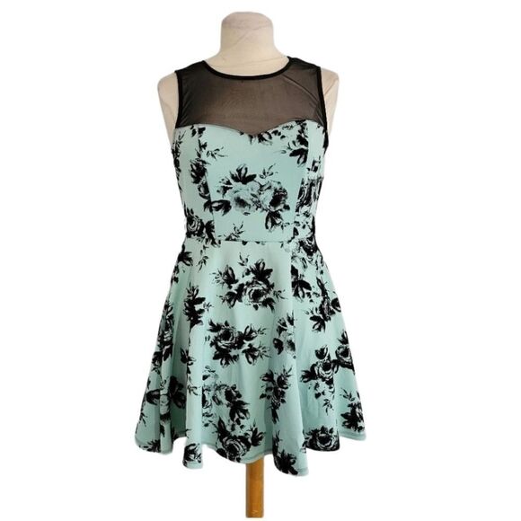 Trixxi Fit And Flare Floral Dress Sz L - Picture 2 of 9